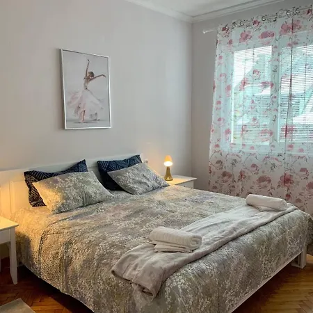 2bd Super Spacious Peaceful Place In Ideal Centre